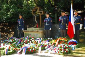 Az emlékhely Esterházy János emléktáblájával